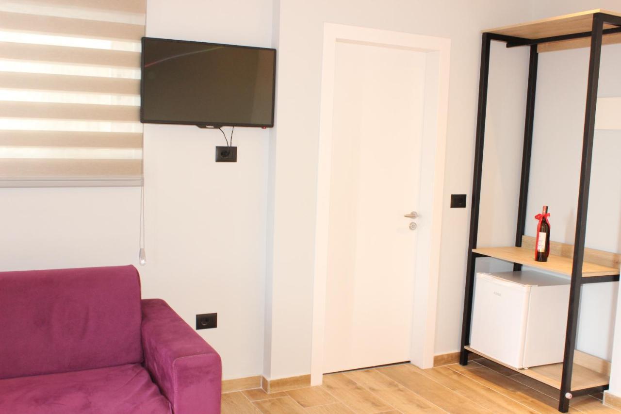 Bebi Hotel And Apartments Sarandë Eksteriør bilde