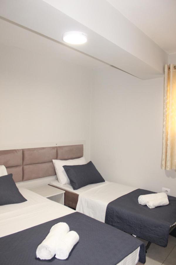 Bebi Hotel And Apartments Sarandë Eksteriør bilde