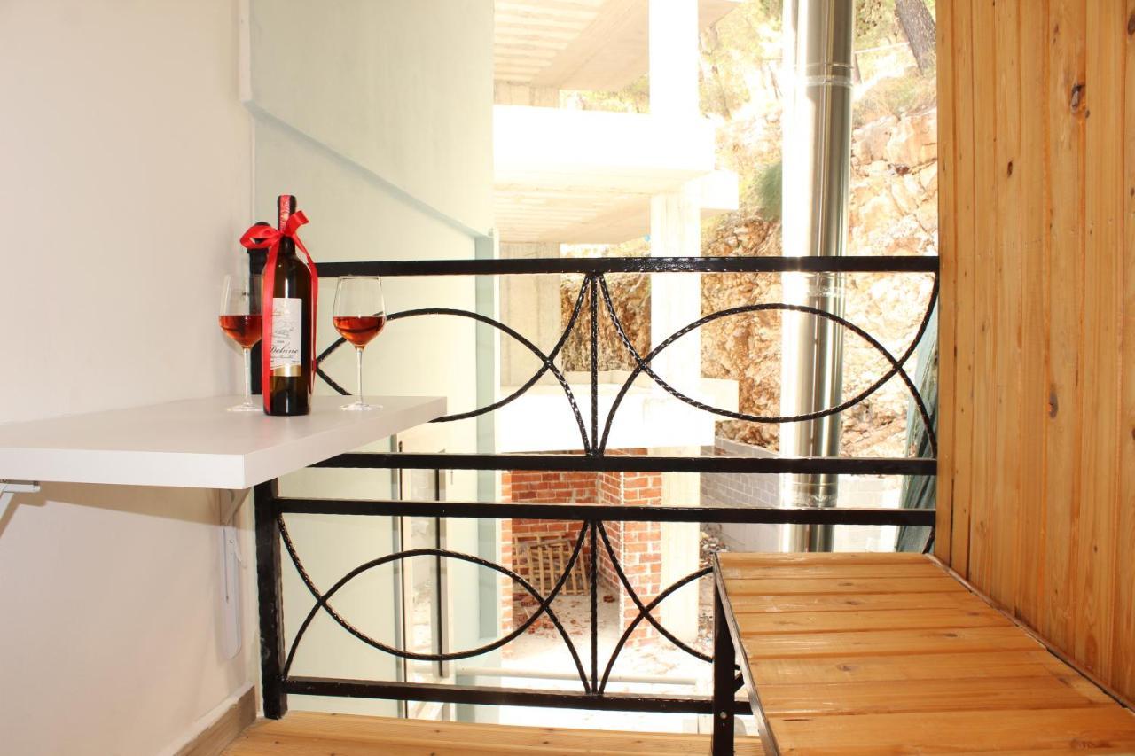 Bebi Hotel And Apartments Sarandë Eksteriør bilde