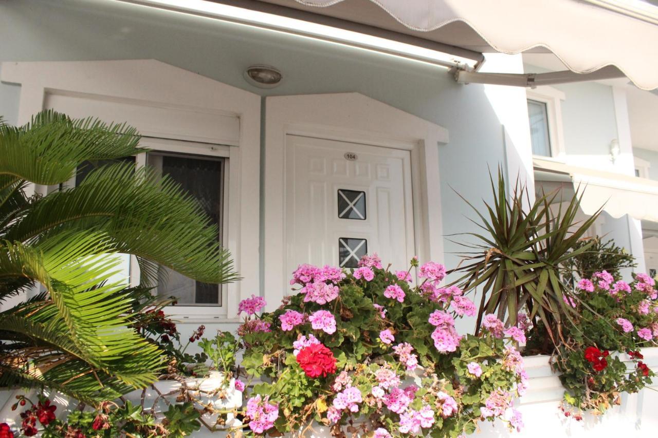Bebi Hotel And Apartments Sarandë Eksteriør bilde