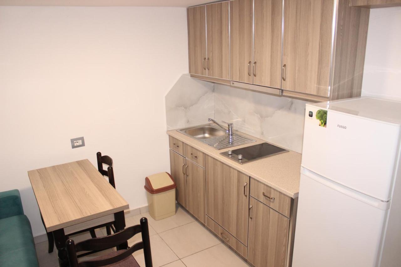 Bebi Hotel And Apartments Sarandë Eksteriør bilde