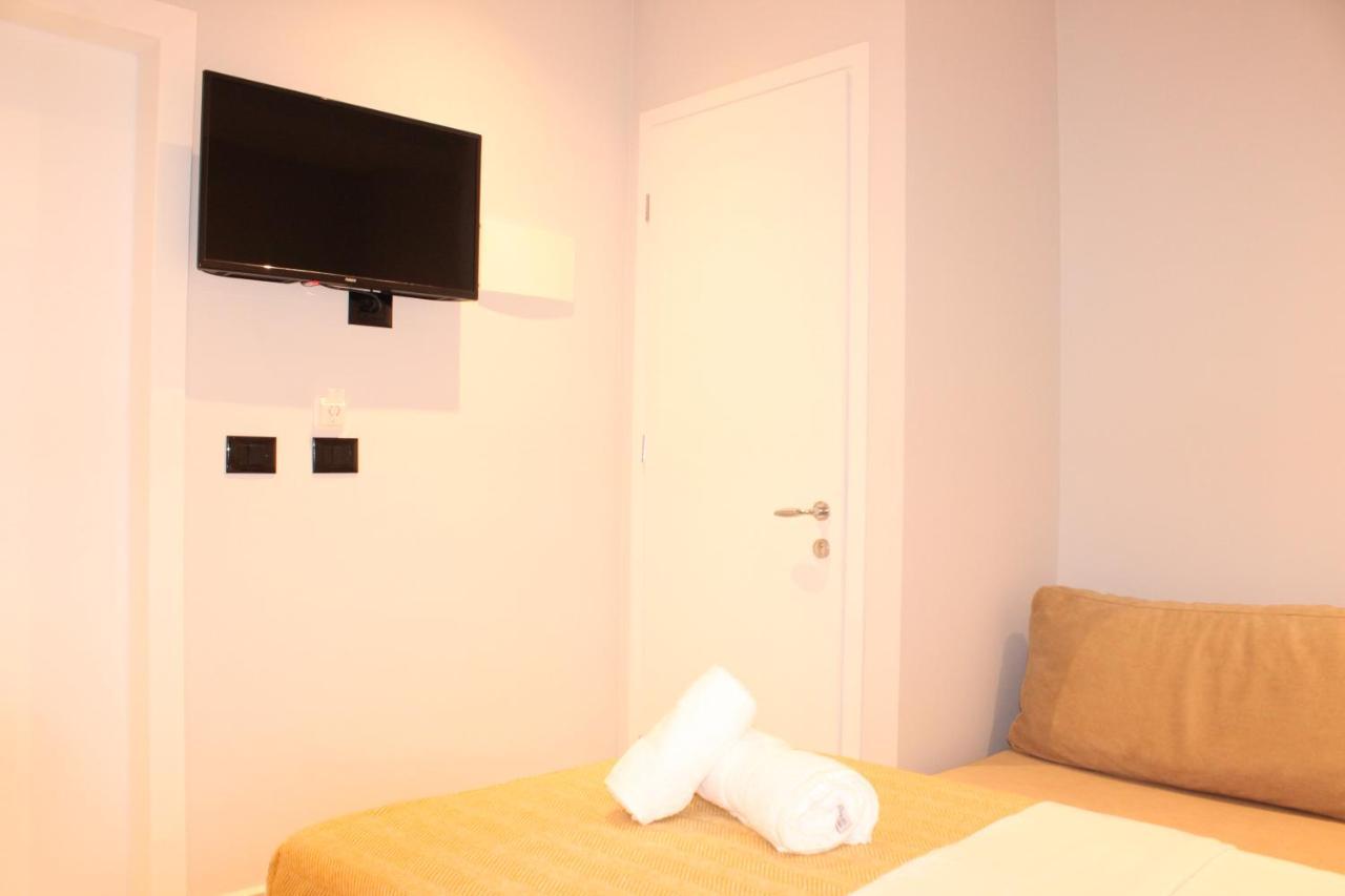 Bebi Hotel And Apartments Sarandë Eksteriør bilde
