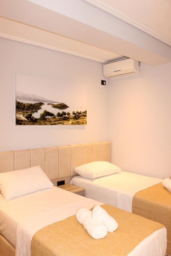 Bebi Hotel And Apartments Sarandë Eksteriør bilde