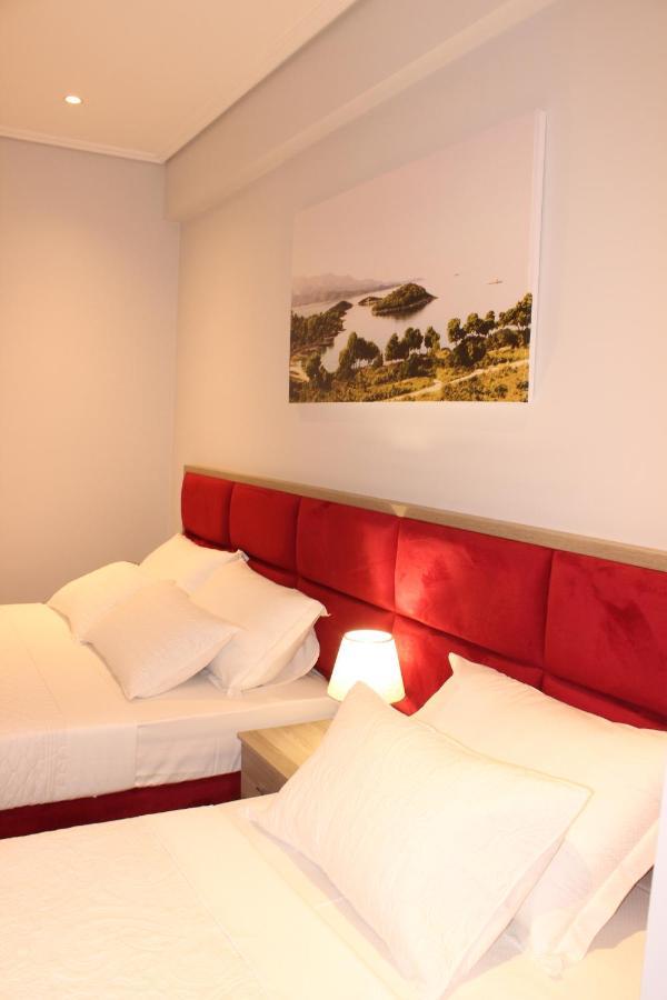 Bebi Hotel And Apartments Sarandë Eksteriør bilde