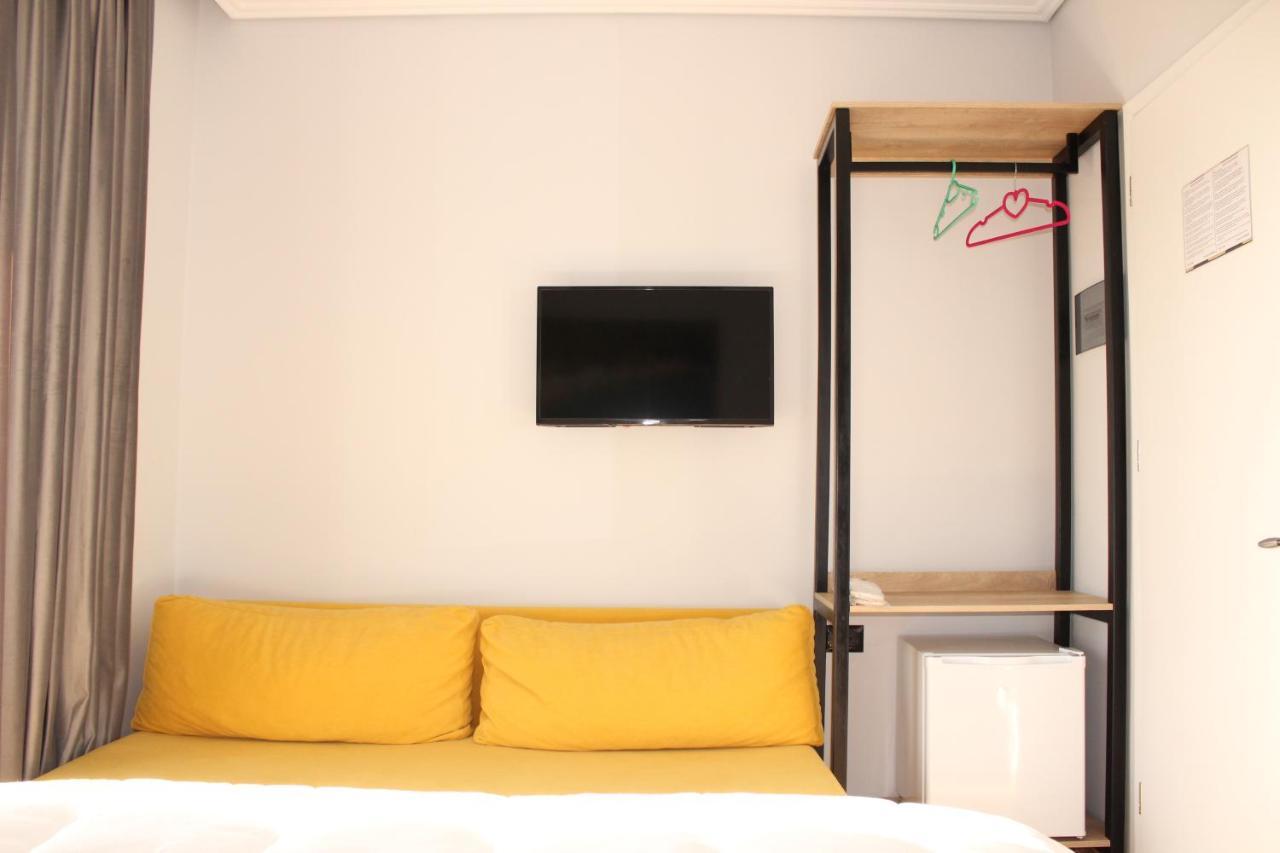 Bebi Hotel And Apartments Sarandë Eksteriør bilde