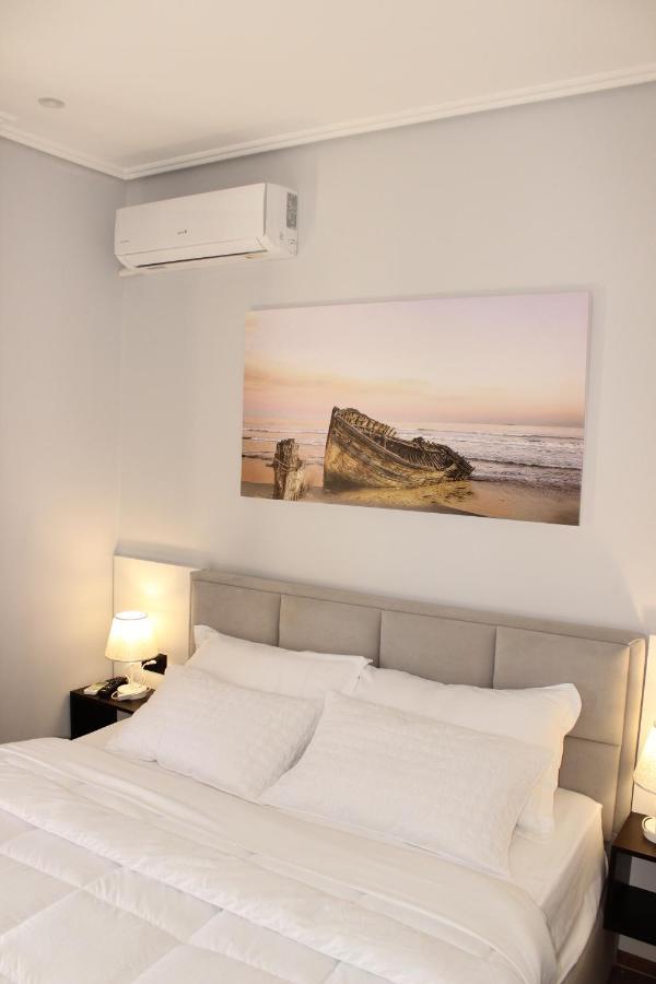 Bebi Hotel And Apartments Sarandë Eksteriør bilde