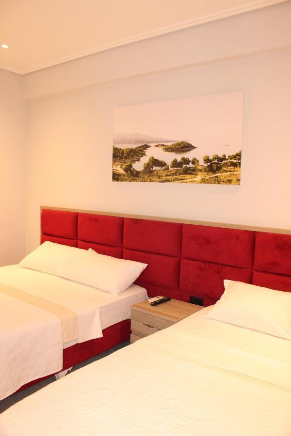 Bebi Hotel And Apartments Sarandë Eksteriør bilde