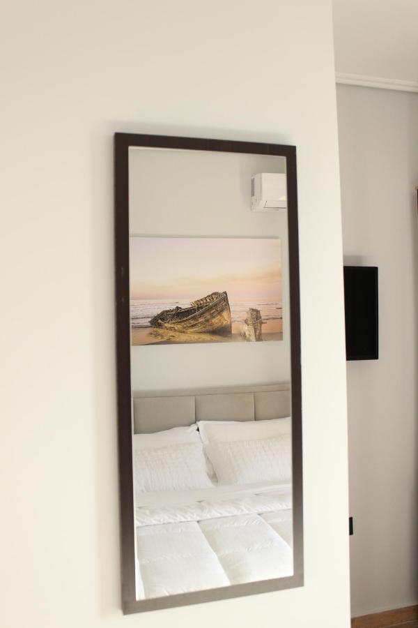 Bebi Hotel And Apartments Sarandë Eksteriør bilde