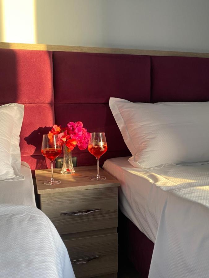 Bebi Hotel And Apartments Sarandë Eksteriør bilde
