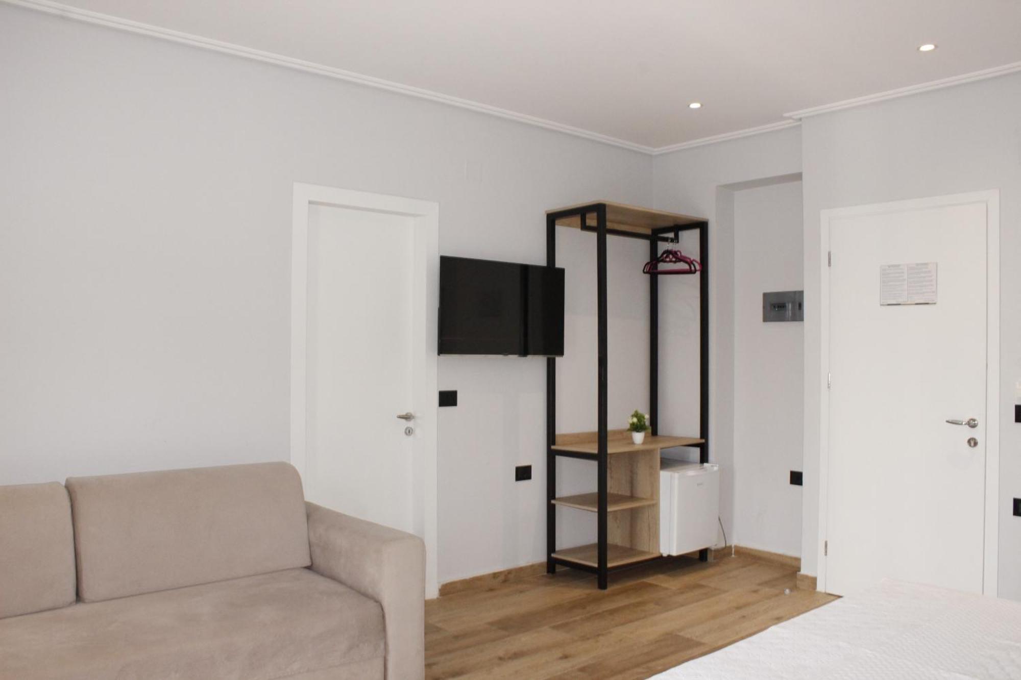 Bebi Hotel And Apartments Sarandë Eksteriør bilde