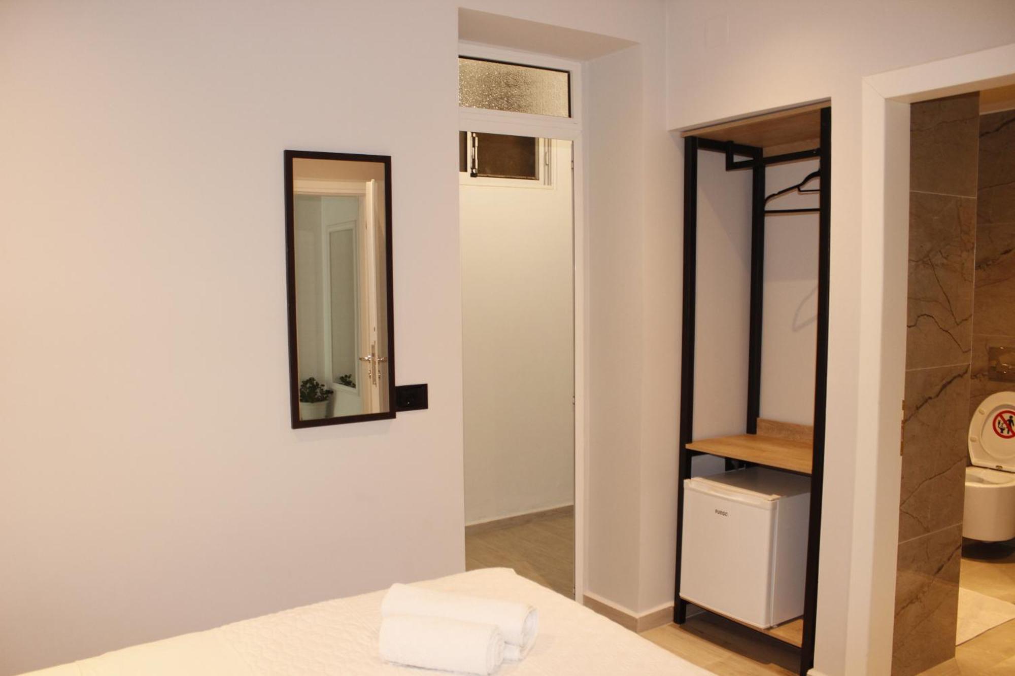 Bebi Hotel And Apartments Sarandë Eksteriør bilde