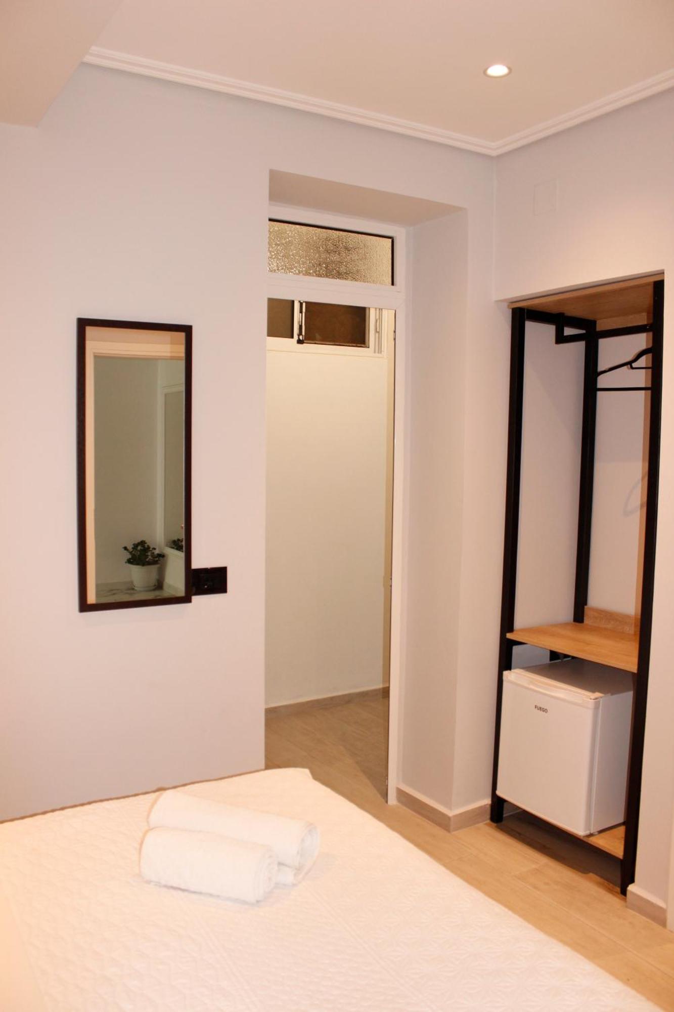 Bebi Hotel And Apartments Sarandë Eksteriør bilde