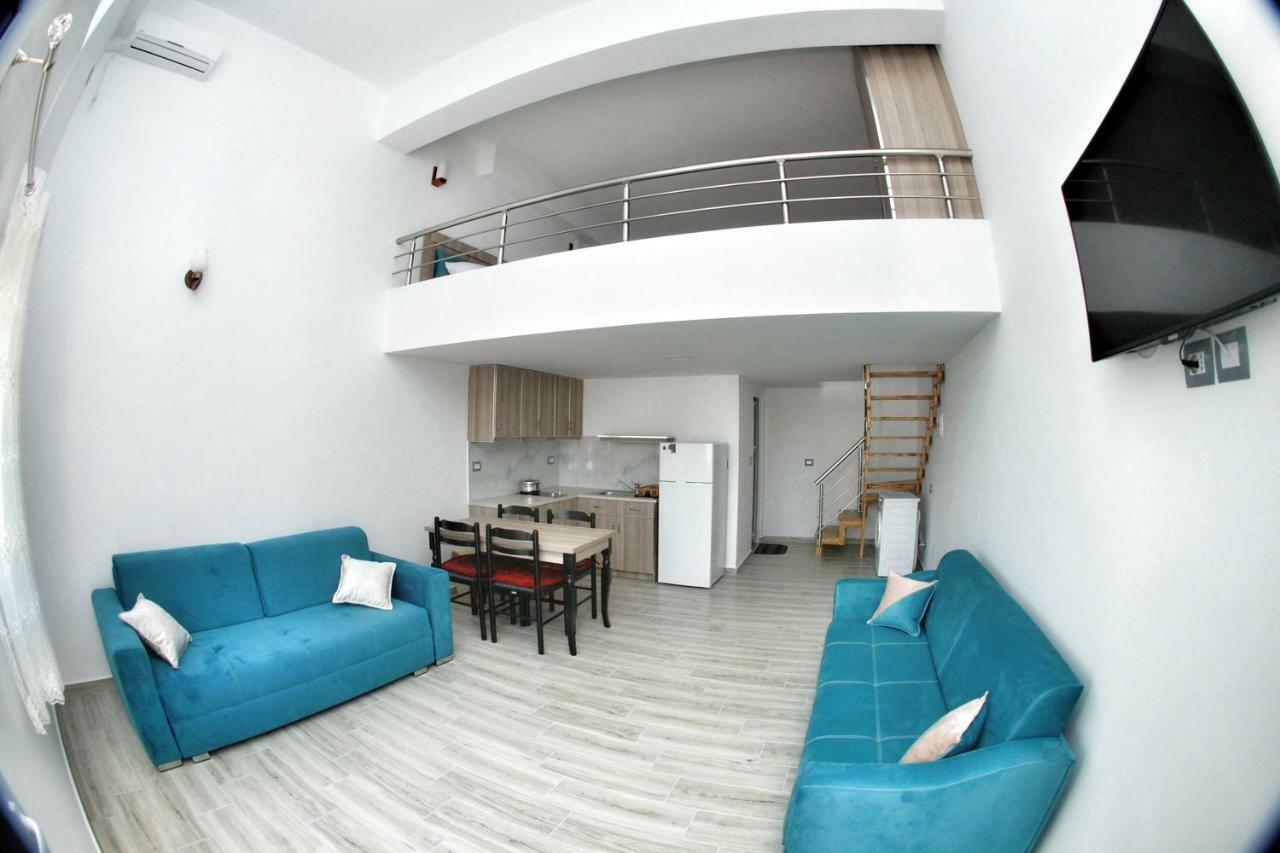 Bebi Hotel And Apartments Sarandë Eksteriør bilde
