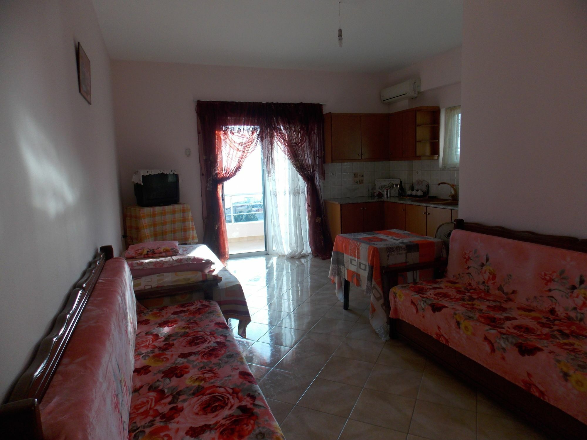 Bebi Hotel And Apartments Sarandë Eksteriør bilde
