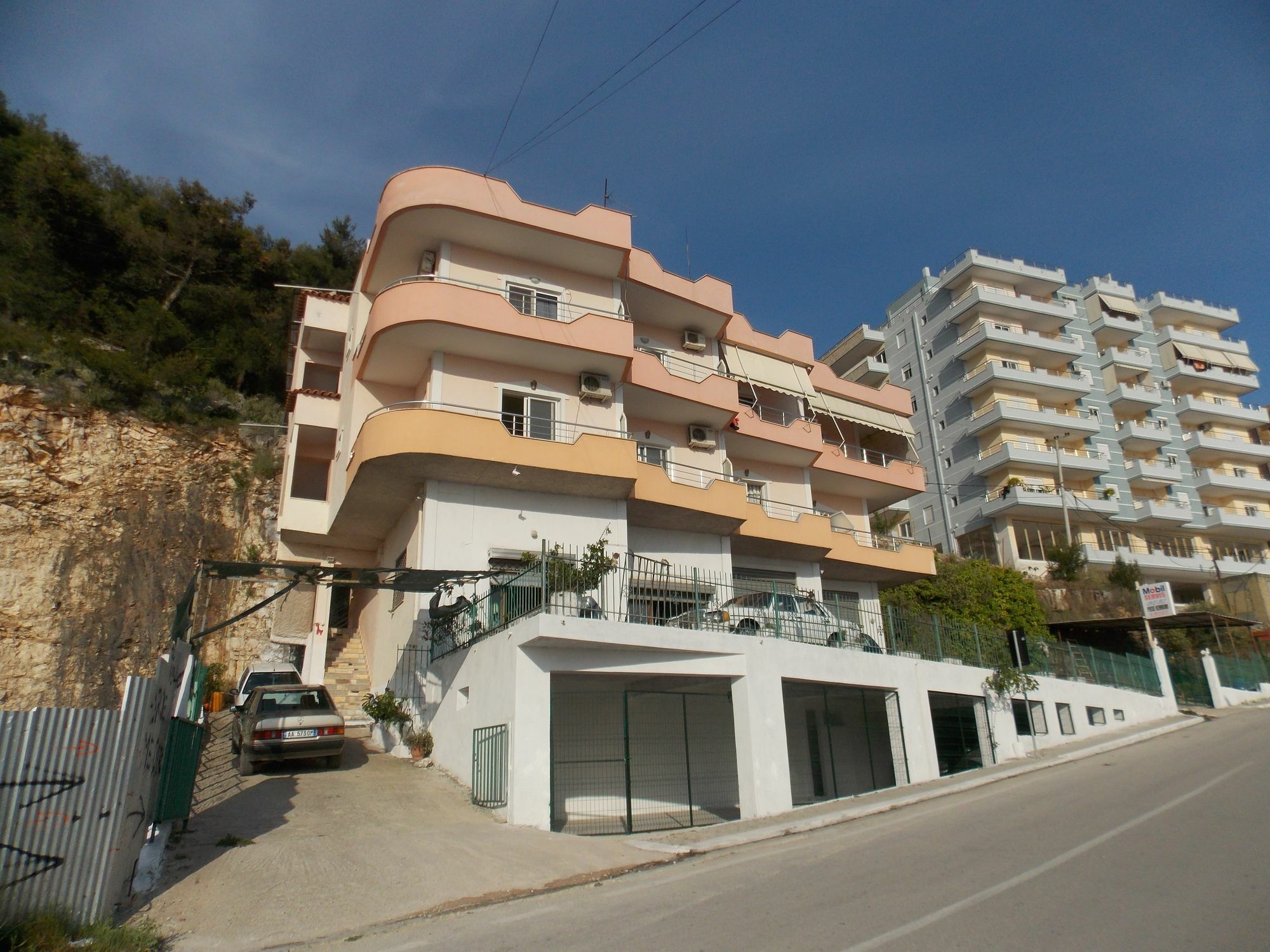 Bebi Hotel And Apartments Sarandë Eksteriør bilde
