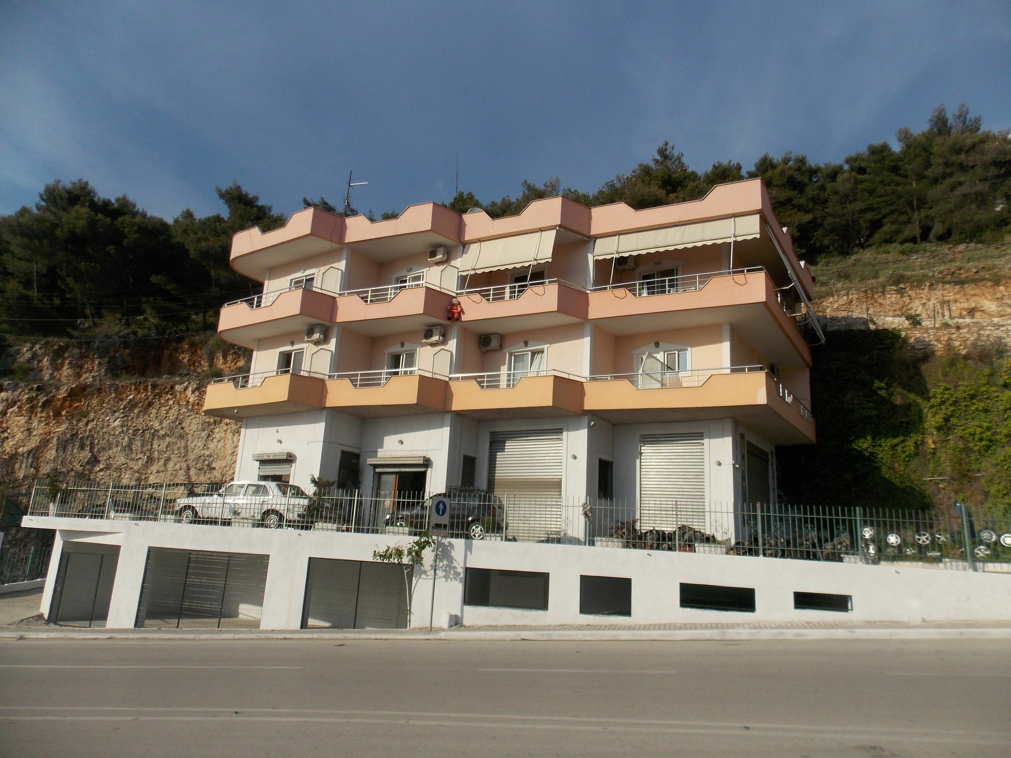 Bebi Hotel And Apartments Sarandë Eksteriør bilde