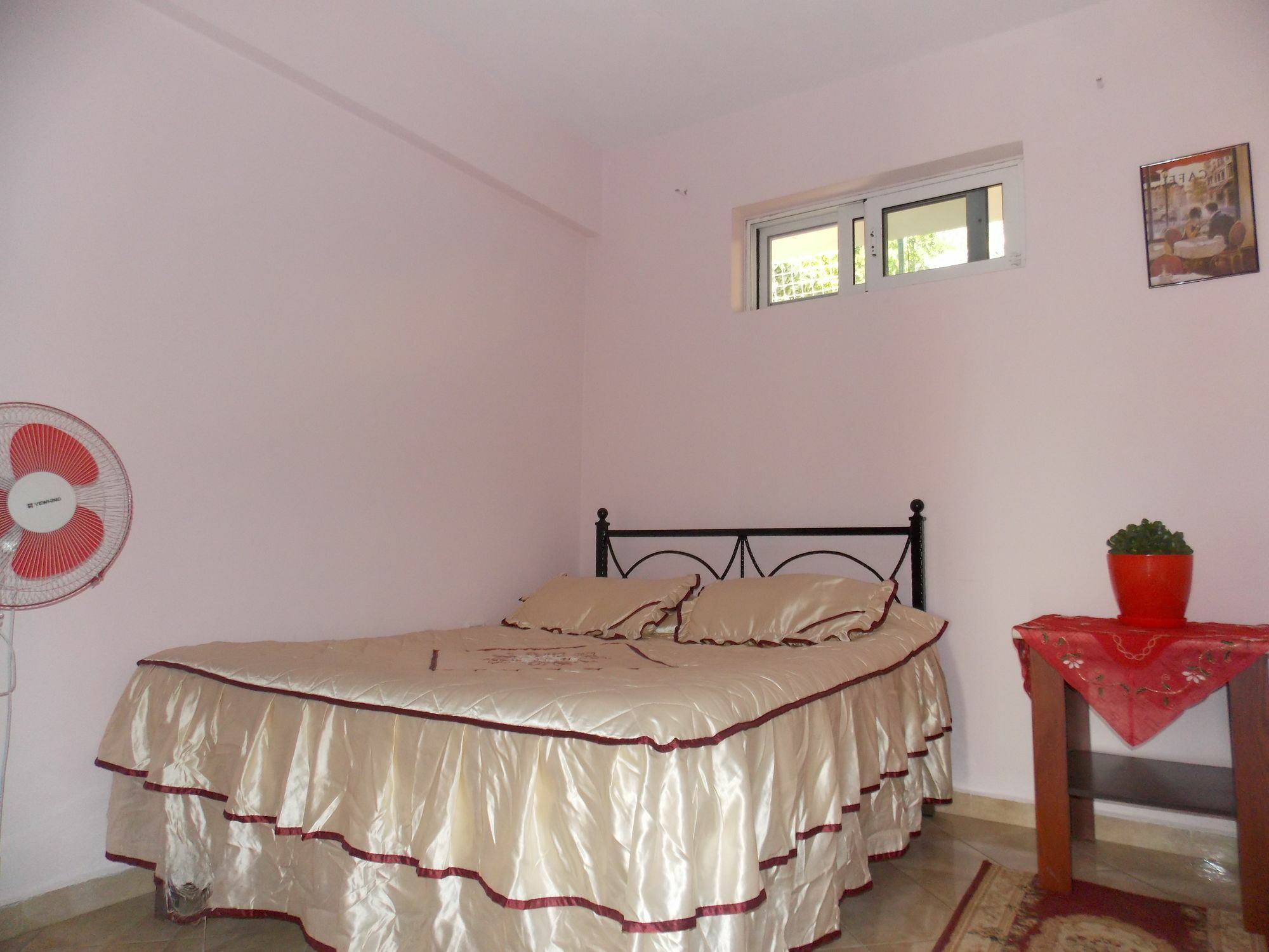 Bebi Hotel And Apartments Sarandë Eksteriør bilde